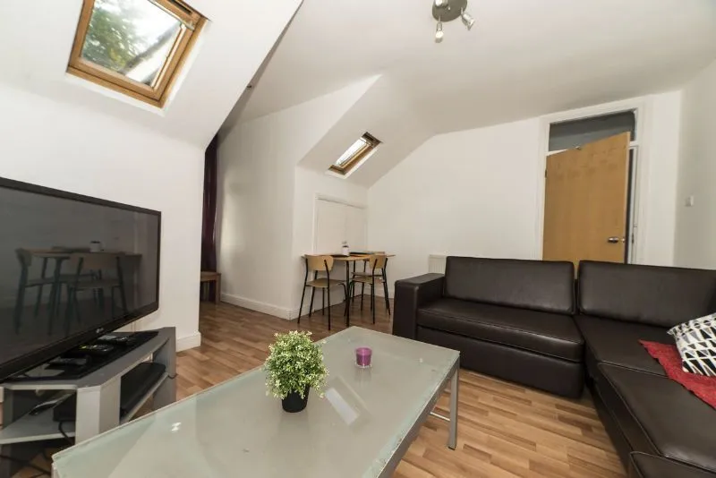 Inside Flat 5, 23 Ladybarn Road