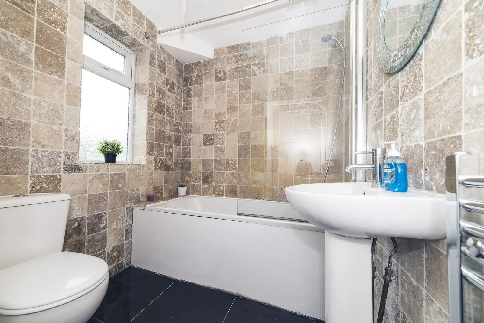 73a Ladybarn Lane, photo 2
