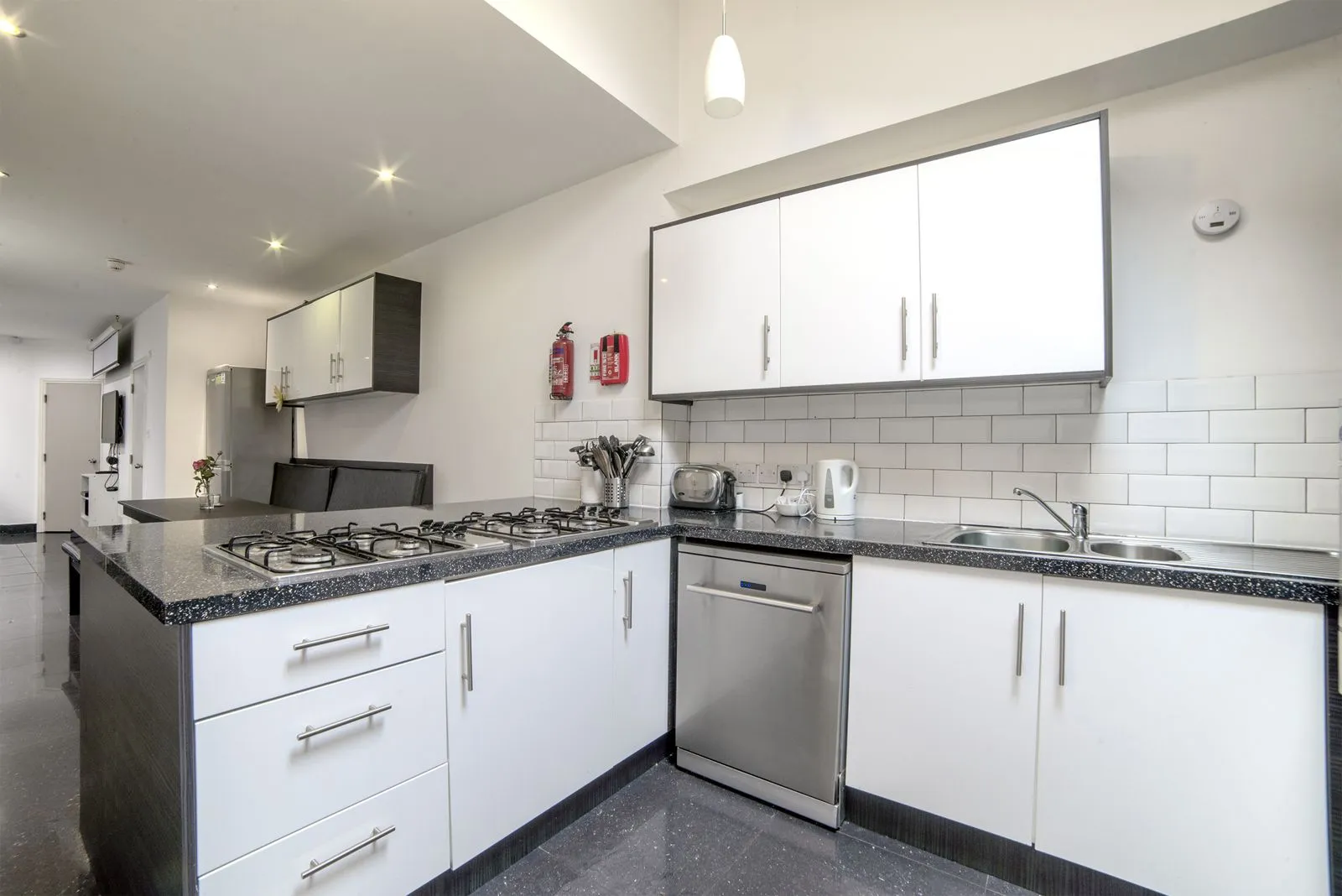 Whitby Road, photo 2