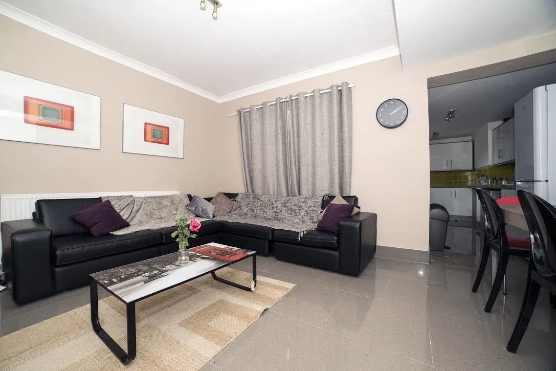 Kingswood Road, photo 2