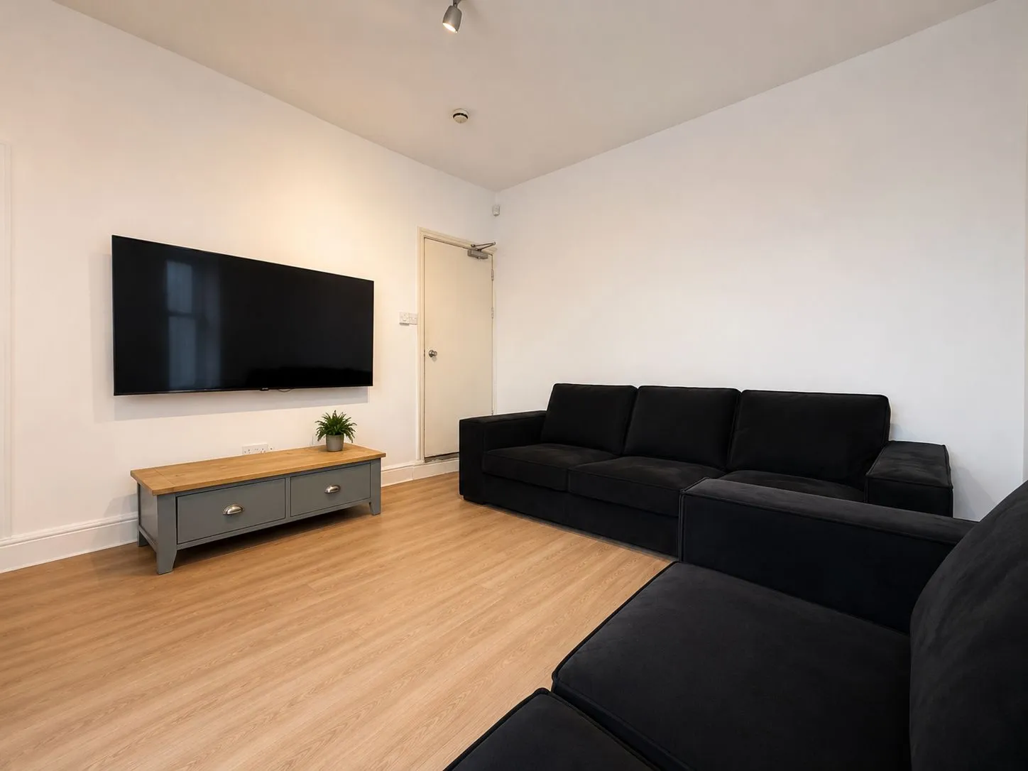 24 Furness Road, photo 2