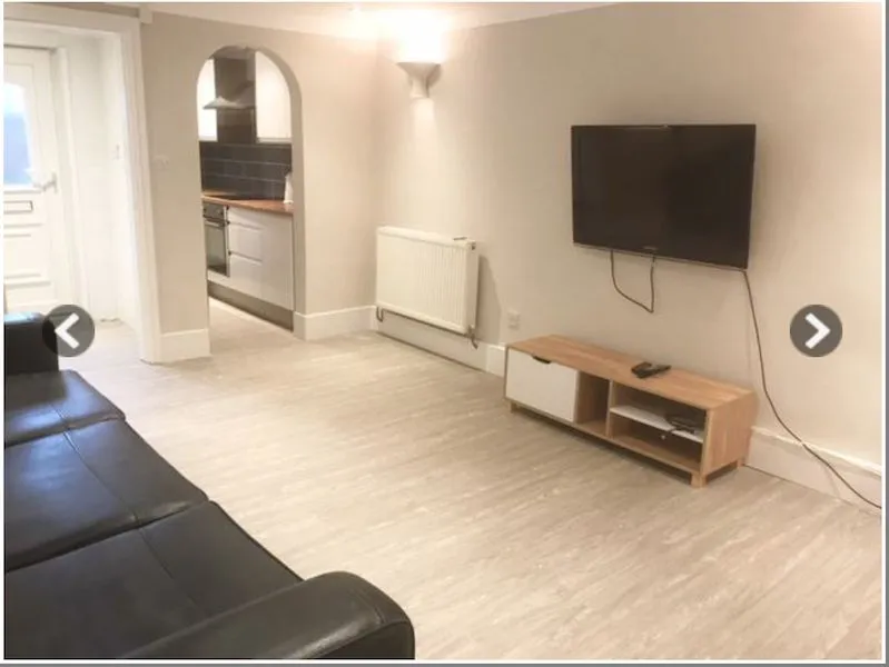 4 Mauldeth Road West, photo 2
