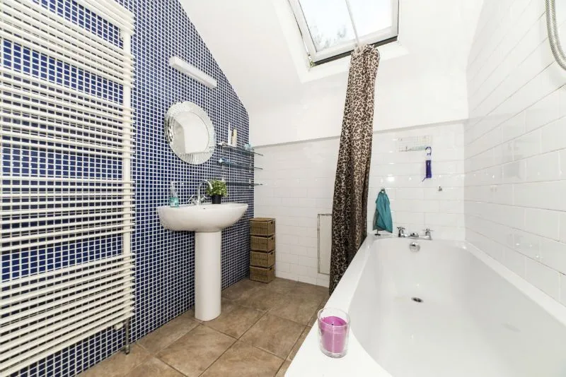 Flat 5, 23 Ladybarn Road, photo 3