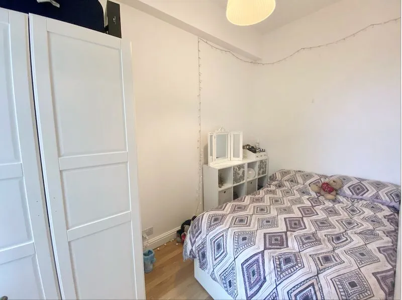 Flat 3, 23 Ladybarn Road, photo 3