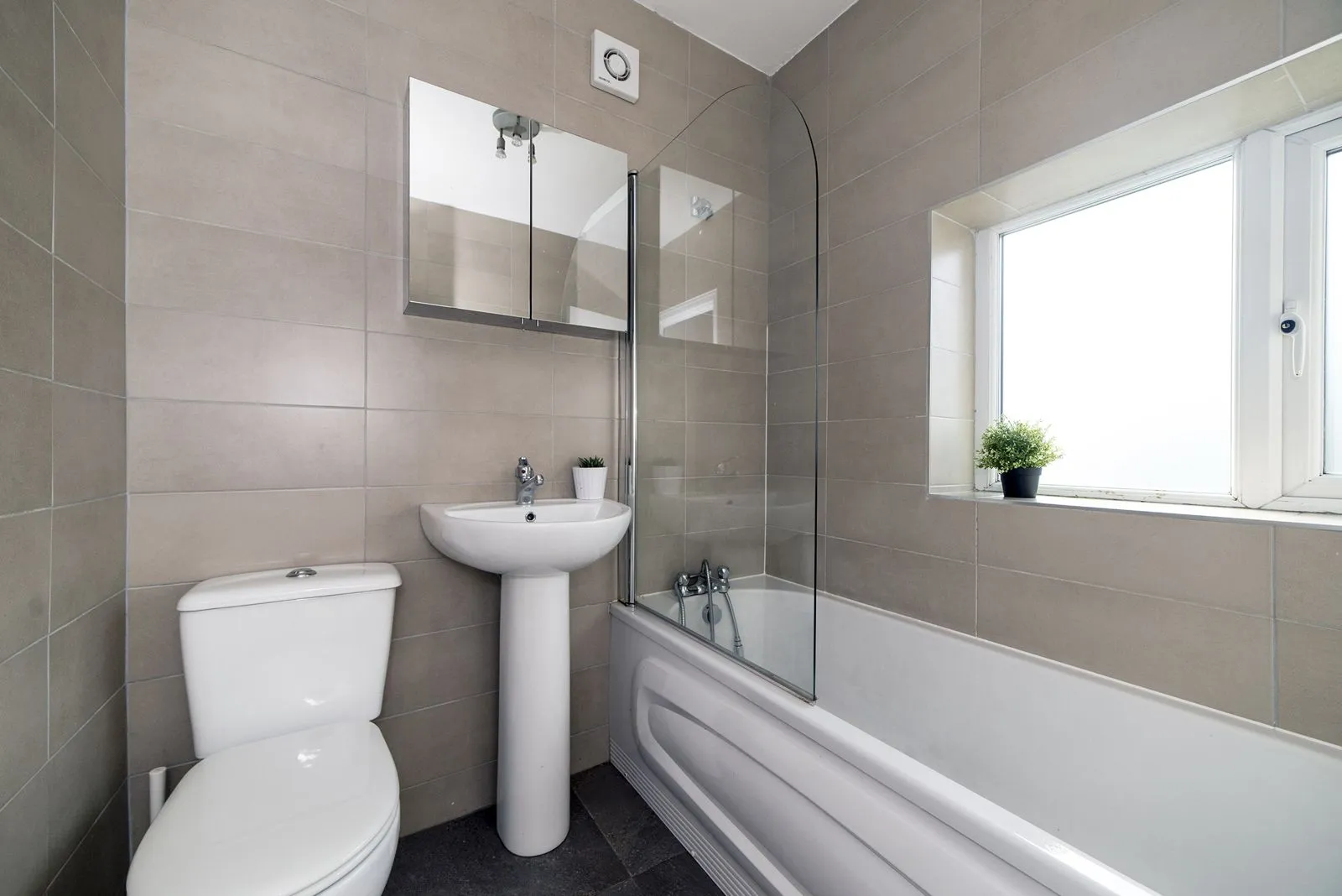 3 Wellington Road, photo 4