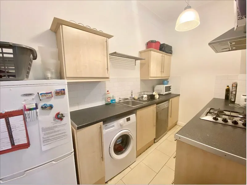 Flat 3, 23 Ladybarn Road, photo 4