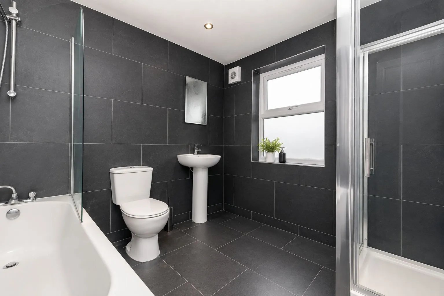 24 Furness Road, photo 5