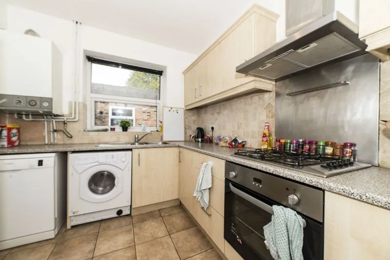 Flat 5, 23 Ladybarn Road, photo 7